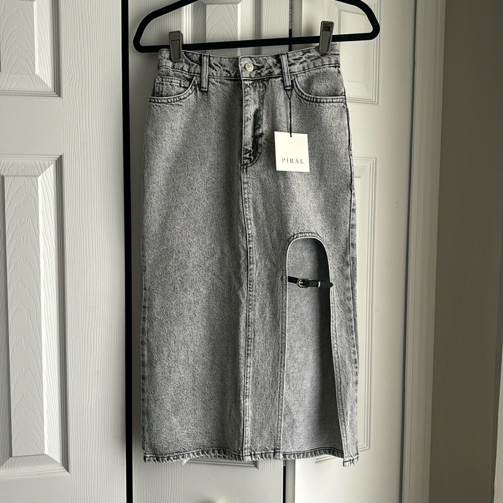 Denim slit skirt